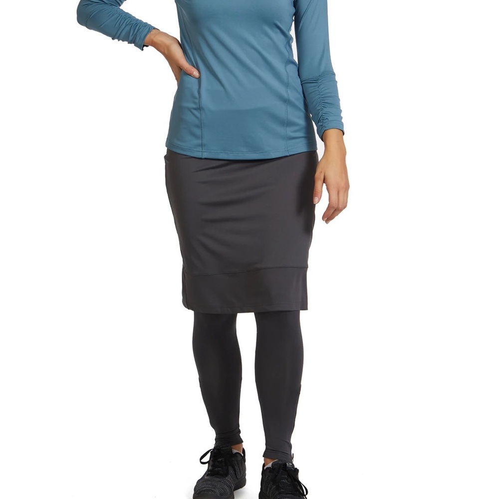 NWOT Mesh Ankle Zipper Snoga Athletic Skirt with Full Leggings in Fog Grey